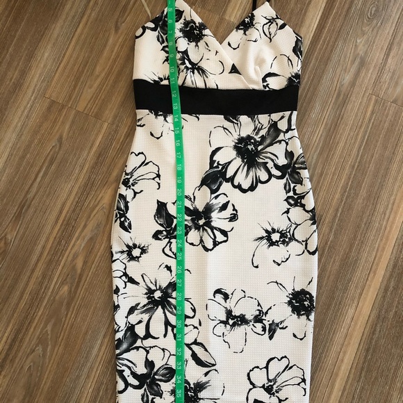 Black and White Knee Length Dress - Picture 6 of 11